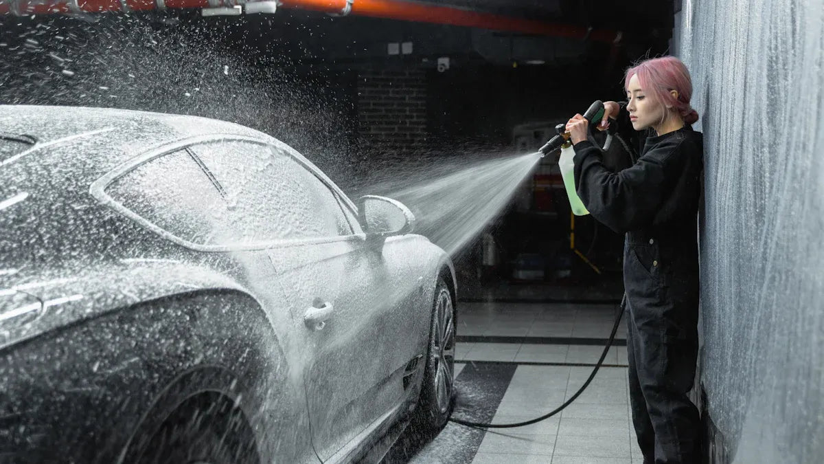 Hand Pump Foam Sprayer vs Foam Cannon